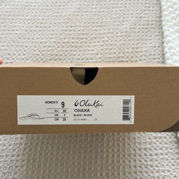 New! OluKai “Ohana” Flipflops - Picture 2 of 2